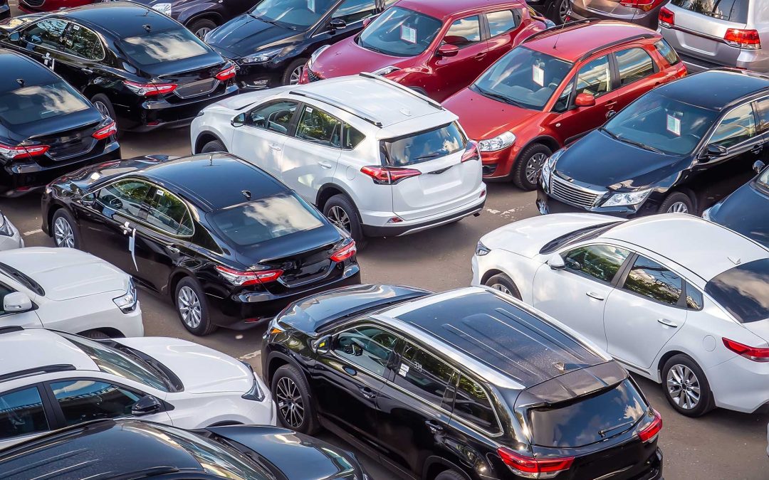 Calano i prezzi delle auto usate. Resistono solo quelle a benzina